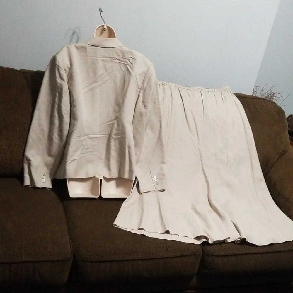 Bloomingdale's tan maxi skirt business suit